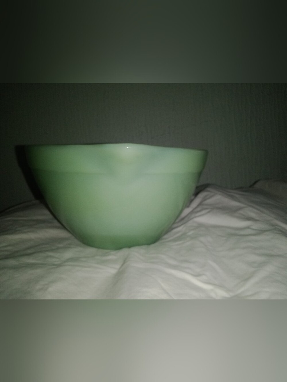 Vintage Fire King Jadeite Glass Batter Bowl Pitcher 7 1/2" Diameter 4" Tall - Picture 2 of 8